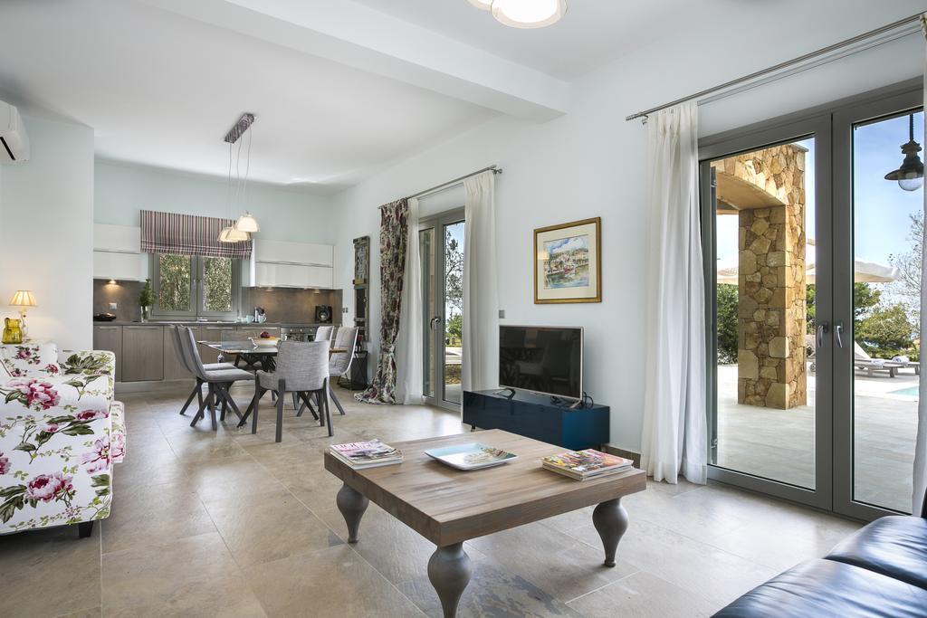 Afrodite Luxury Villa Svoronata Exterior photo